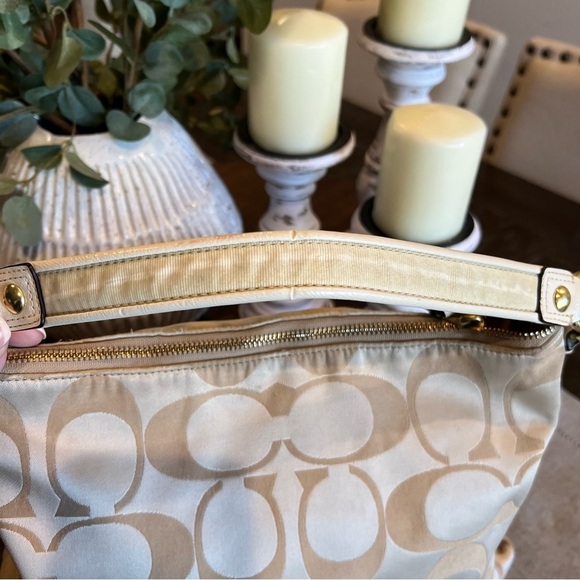 Coach Poppy Signature C Bag - Picture 5 of 11